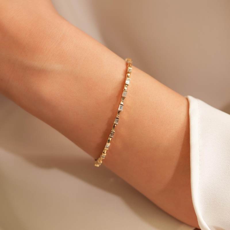 14 Ayar Fantezi Altın Bileklik, 8,06 gram ve özenli işçilikle Ebru Sever Türk'ün Favorileri’in günlük ve özel kullanıma uygun bir Goldium modelidir.