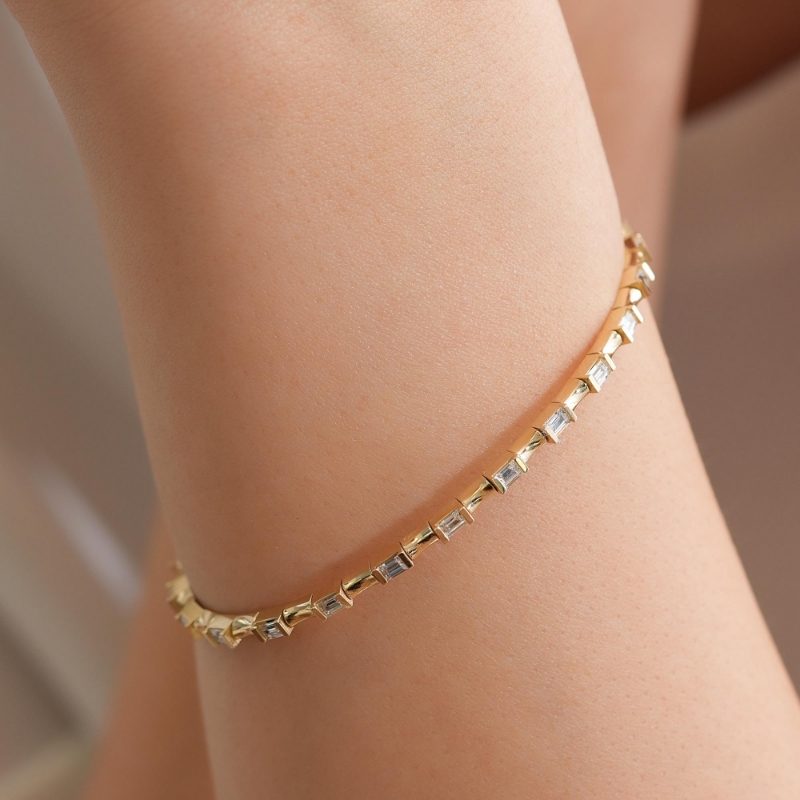 14 Ayar Fantezi Altın Bileklik, 8,06 gram ve özenli işçilikle Ebru Sever Türk'ün Favorileri’in günlük ve özel kullanıma uygun bir Goldium modelidir.