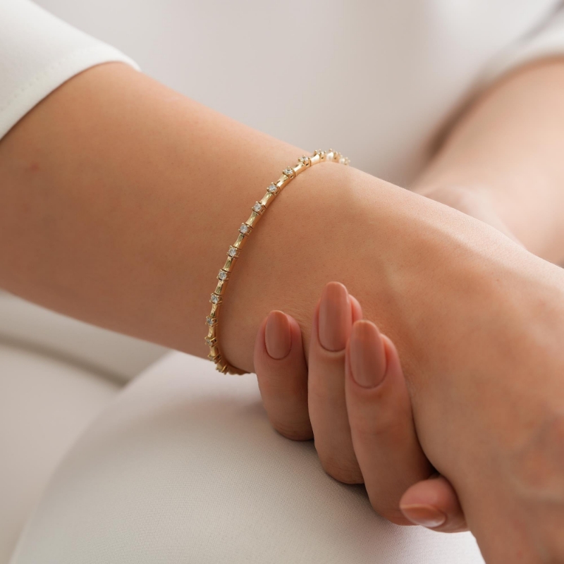 14 Ayar Fantezi Altın Bileklik, 8,06 gram ve özenli işçilikle Ebru Sever Türk'ün Favorileri’in günlük ve özel kullanıma uygun bir Goldium modelidir.