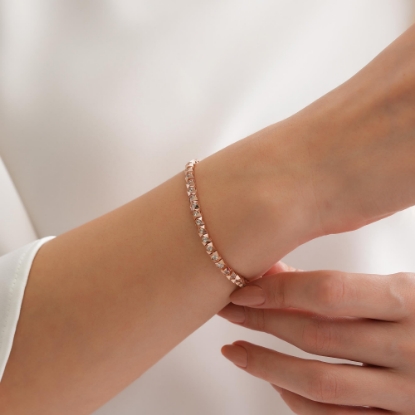 14 Ayar Kare Detaylı Tasarım Bileklik, 10,58 gram ve özenli işçilikle Ebru Sever Türk'ün Favorileri’in günlük ve özel kullanıma uygun bir Goldium modelidir.