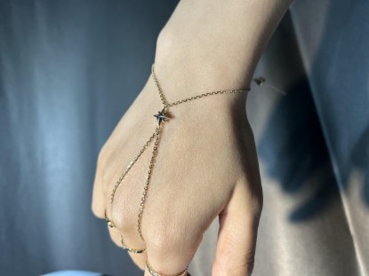 14 Ayar Yıldız Detaylı Altın Şahmeran, 2,62 gram, Goldium ustalığı ve Ebru Sever Türk'ün Favorileri modeli ile uzun ömürlü kullanım sağlar.