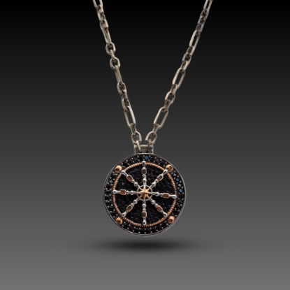 Erkek Altın Compass  Kolye, 0,84 gram ve özenli işçilikle Altın Erkek Kolye’in günlük ve özel kullanıma uygun bir Goldium modelidir.