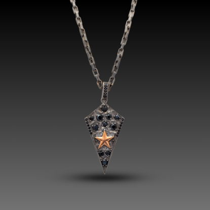 Erkek Altın Diamond Star Kolye, 0,8 gram ve özenli işçilikle Altın Erkek Kolye’in günlük ve özel kullanıma uygun bir Goldium modelidir.