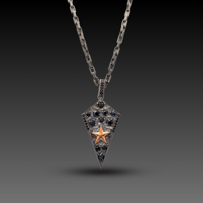 Erkek Altın Diamond Star Kolye, 0,8 gram ve özenli işçilikle Altın Erkek Kolye’in günlük ve özel kullanıma uygun bir Goldium modelidir.