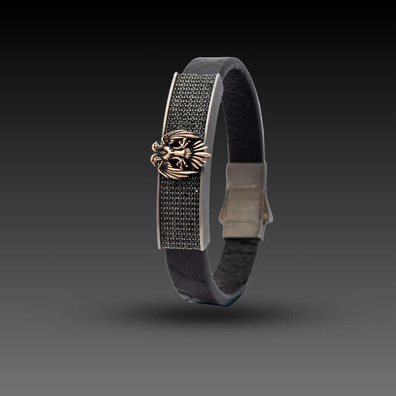 Erkek Double Eagle Bileklik, 1,6 gram olup Altın Erkek Bileklik modellerinden biridir. Ağırlığı ve zarif tasarımıyla stilinizi tamamlar.