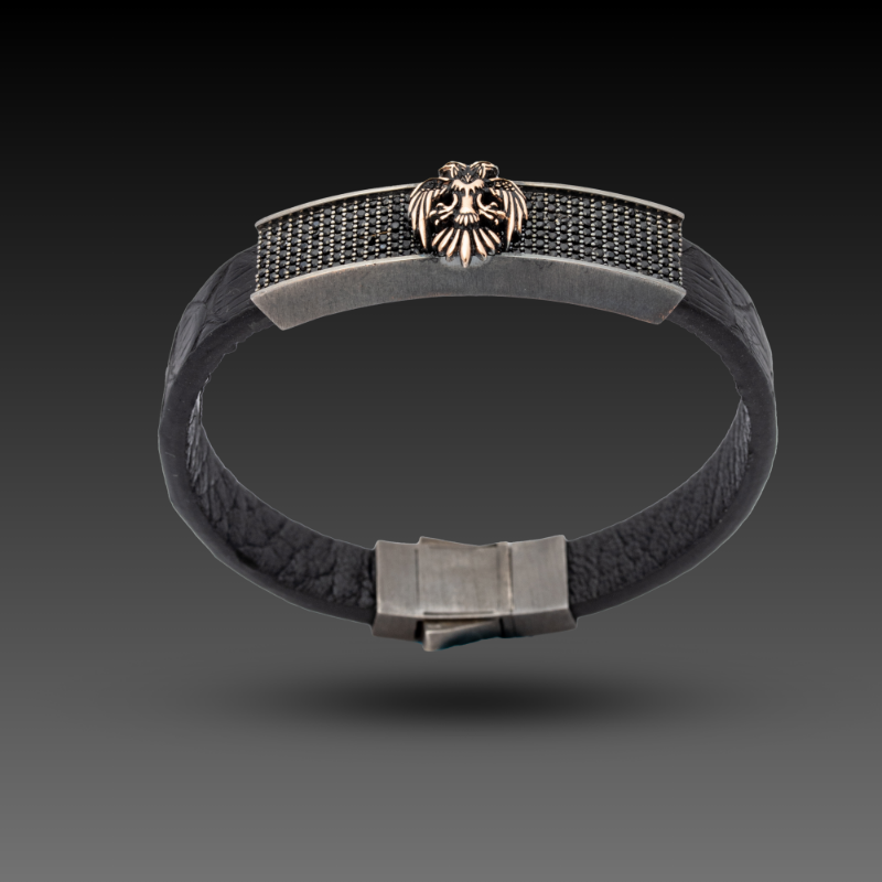 Erkek Double Eagle Bileklik, 1,6 gram olup Altın Erkek Bileklik modellerinden biridir. Ağırlığı ve zarif tasarımıyla stilinizi tamamlar.