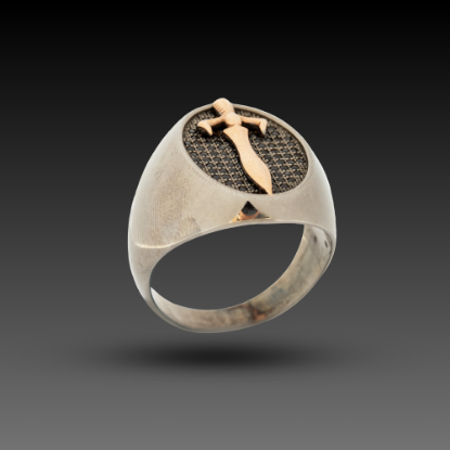 Erkek Altın Gladius Yüzük, 0,6 gram ve özenli işçilikle Altın Erkek Yüzük’in günlük ve özel kullanıma uygun bir Goldium modelidir.