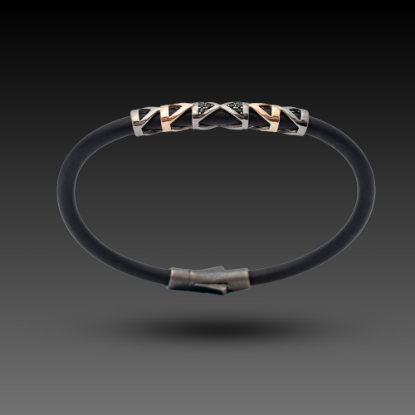 Erkek Altın The Arrows Bileklik, 2,51 gram tasarımıyla Altın Erkek Bileklik kategorisinde, Goldium imzasıyla modern bir görünüm sunar.