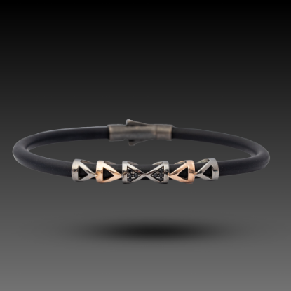 Erkek Altın The Arrows Bileklik, 2,51 gram tasarımıyla Altın Erkek Bileklik kategorisinde, Goldium imzasıyla modern bir görünüm sunar.