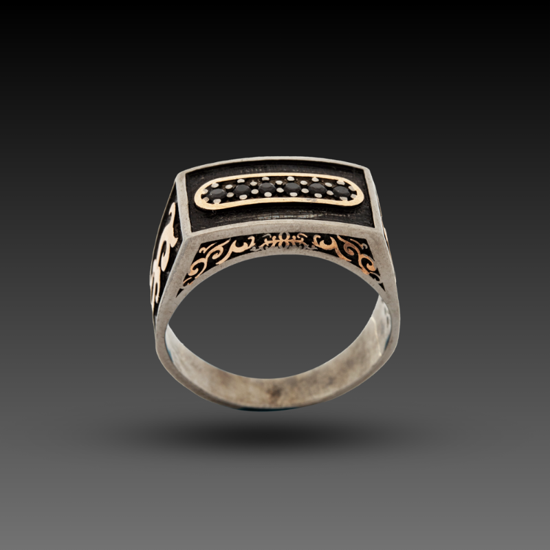 Erkek Pırlanta Mystic Whirl Yüzük, 7,51 gram, Goldium ustalığı ve Altın Erkek Yüzük modeli ile uzun ömürlü kullanım sağlar.