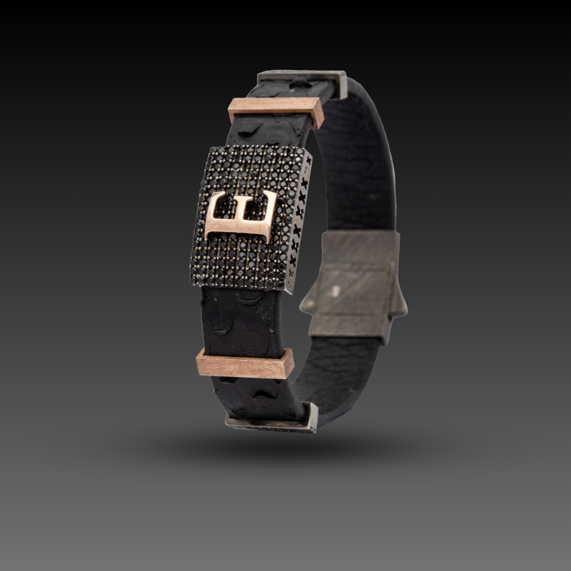 Erkek Flat Letter Bileklik, 1,02 gram, Goldium ustalığı ve Altın Erkek Bileklik modeli ile uzun ömürlü kullanım sağlar.