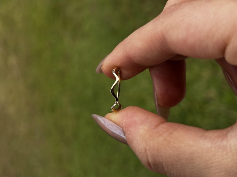 14 Ayar Altın Dalgalı Yüzük, 0,75 gram, Goldium ustalığı ve Ebru Sever Türk'ün Favorileri modeli ile uzun ömürlü kullanım sağlar.