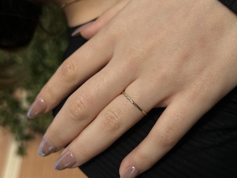 14 Ayar Altın Minimal Burgu Yüzük, 0,76 gram, Goldium ustalığı ve Ebru Sever Türk'ün Favorileri modeli ile uzun ömürlü kullanım sağlar.