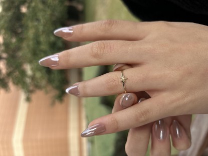 14 Ayar Altın Deniz Yıldızı Yüzük, 0,85 gram, Goldium ustalığı ve Ebru Sever Türk'ün Favorileri modeli ile uzun ömürlü kullanım sağlar.