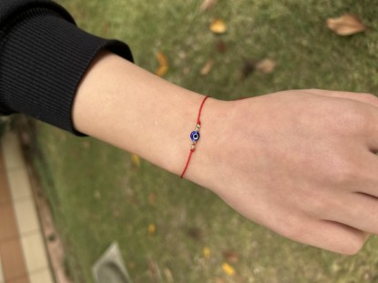 Altın Küçük Toplu Kırmızı Ipli Bileklik, 0,14 gram ve özenli işçilikle Altın Bileklik’in günlük ve özel kullanıma uygun bir Goldium modelidir.
