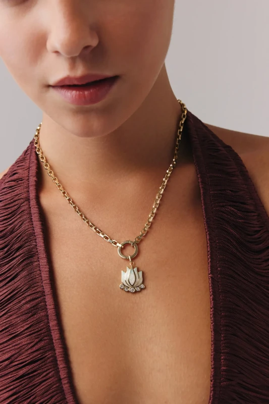 Altın Mavi Lotus Charm Kolye resmi