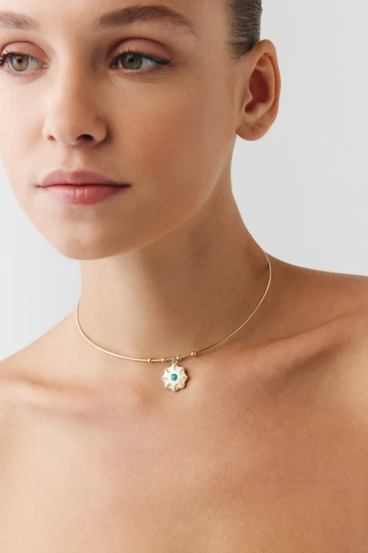 Yuvarlak Firuze Taşlı Çiçek Madalyon Uçlu Tel Choker resmi