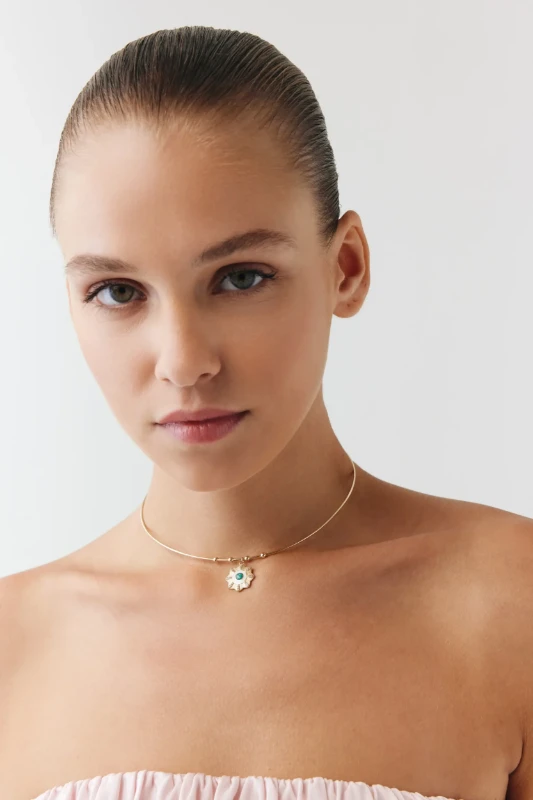 Yuvarlak Firuze Taşlı Çiçek Madalyon Uçlu Tel Choker resmi