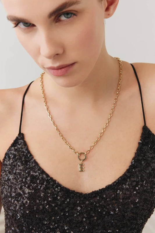 Top Zincir Bomb Harf Charm Kolye resmi