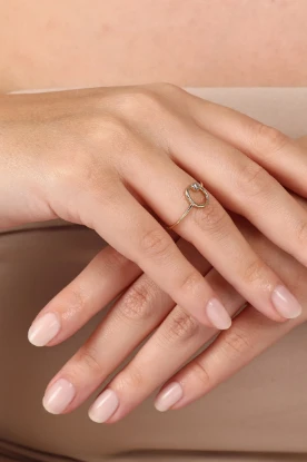 Minimal Taşlı Oval Çerçeve Yüzük resmi