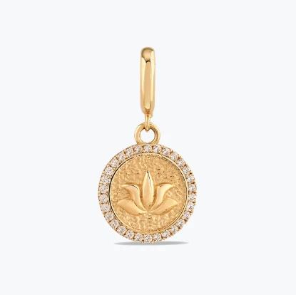 Taş Detay Lotus Charm resmi