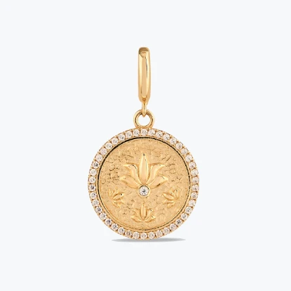 Taş Detay Lotus Charm resmi