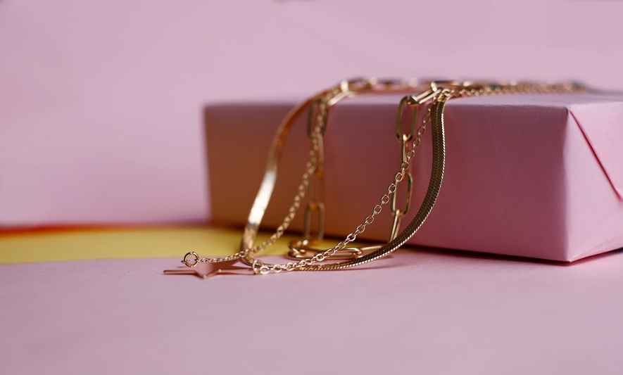 Altın Takı Tasarımları: Minimalist Ayrıntılar, Büyük Etkiler